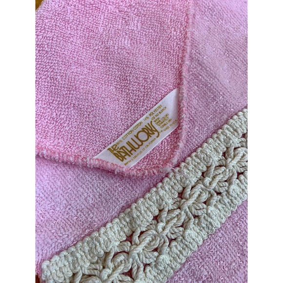 1980's The Bathworks Made in USA Pink Crochet Towel Set - Picture 4 of 6